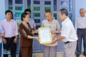 Trao nhà Đại đoàn kết cho các Hộ khó khăn về nhà ở